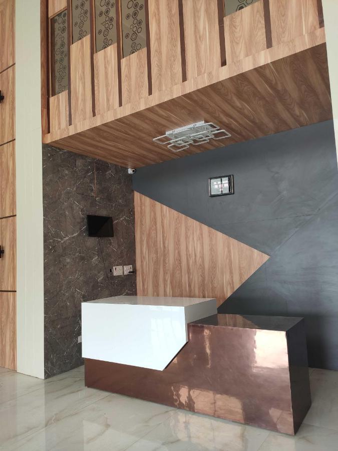 Oyo 92169 Apple Leaf Banquet & Hotel Alīgarh מראה חיצוני תמונה