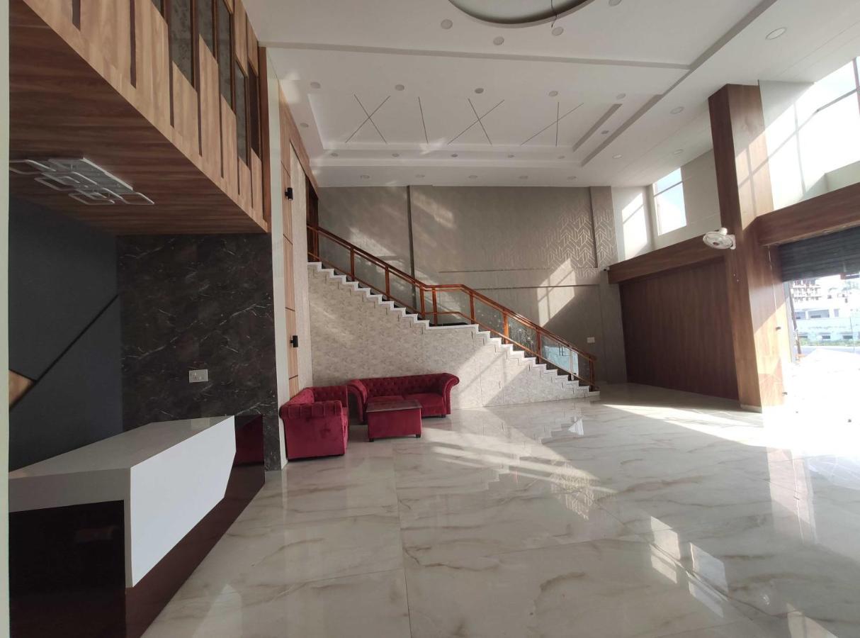 Oyo 92169 Apple Leaf Banquet & Hotel Alīgarh מראה חיצוני תמונה