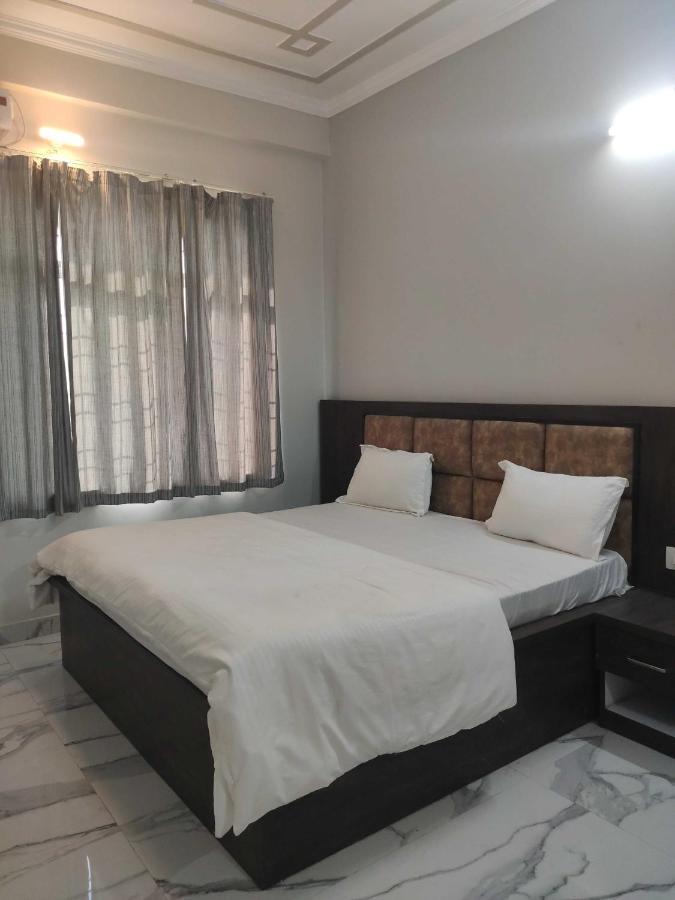Oyo 92169 Apple Leaf Banquet & Hotel Alīgarh מראה חיצוני תמונה