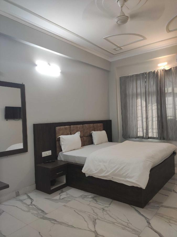 Oyo 92169 Apple Leaf Banquet & Hotel Alīgarh מראה חיצוני תמונה