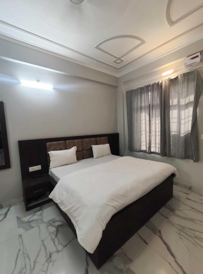 Oyo 92169 Apple Leaf Banquet & Hotel Alīgarh מראה חיצוני תמונה