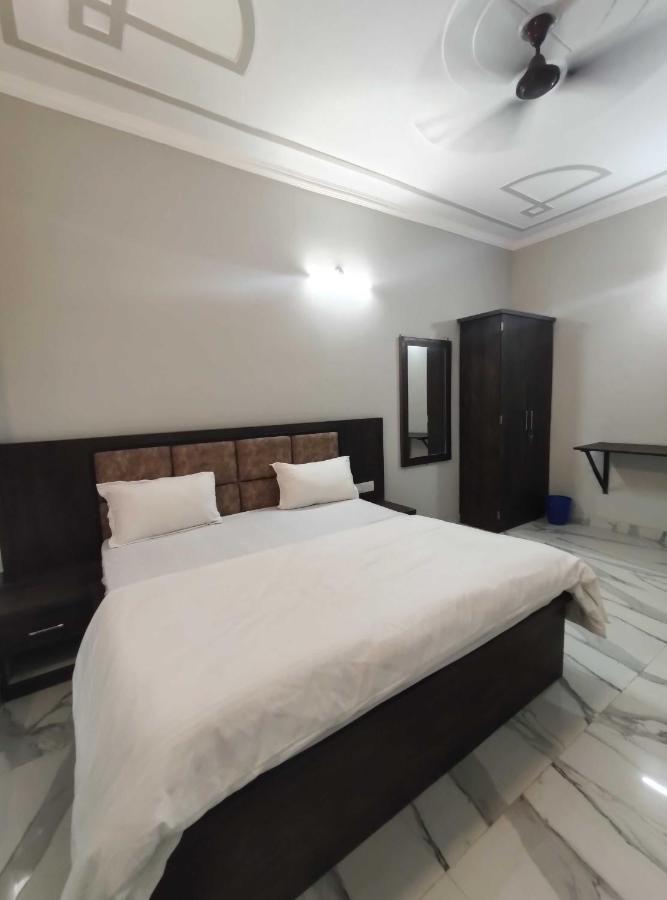Oyo 92169 Apple Leaf Banquet & Hotel Alīgarh מראה חיצוני תמונה