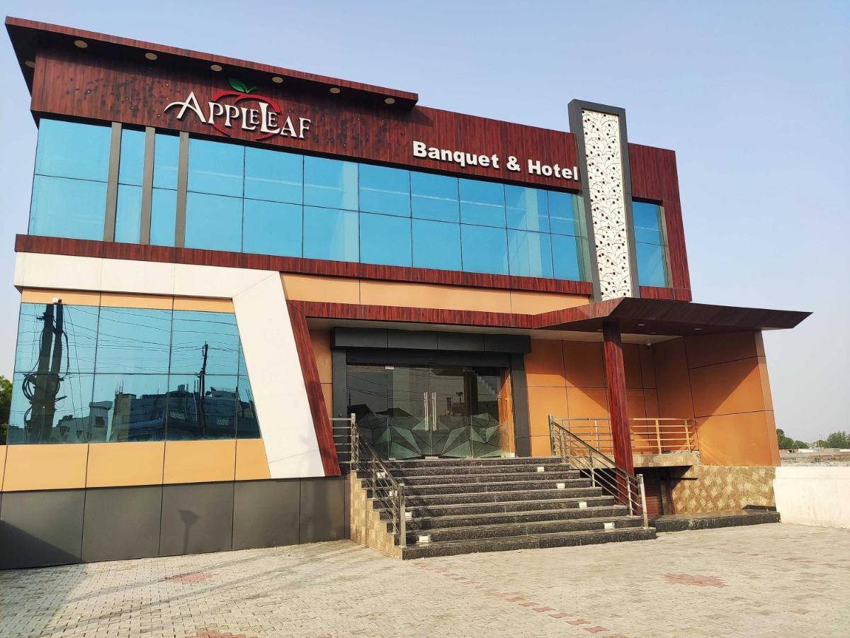 Oyo 92169 Apple Leaf Banquet & Hotel Alīgarh מראה חיצוני תמונה