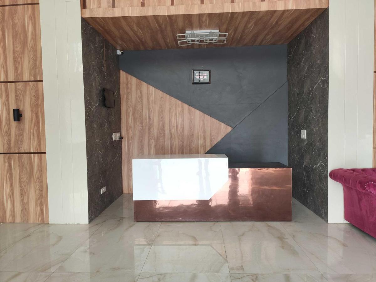 Oyo 92169 Apple Leaf Banquet & Hotel Alīgarh מראה חיצוני תמונה