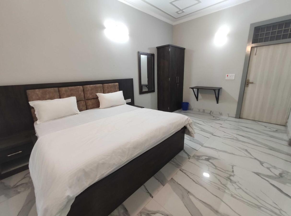 Oyo 92169 Apple Leaf Banquet & Hotel Alīgarh מראה חיצוני תמונה