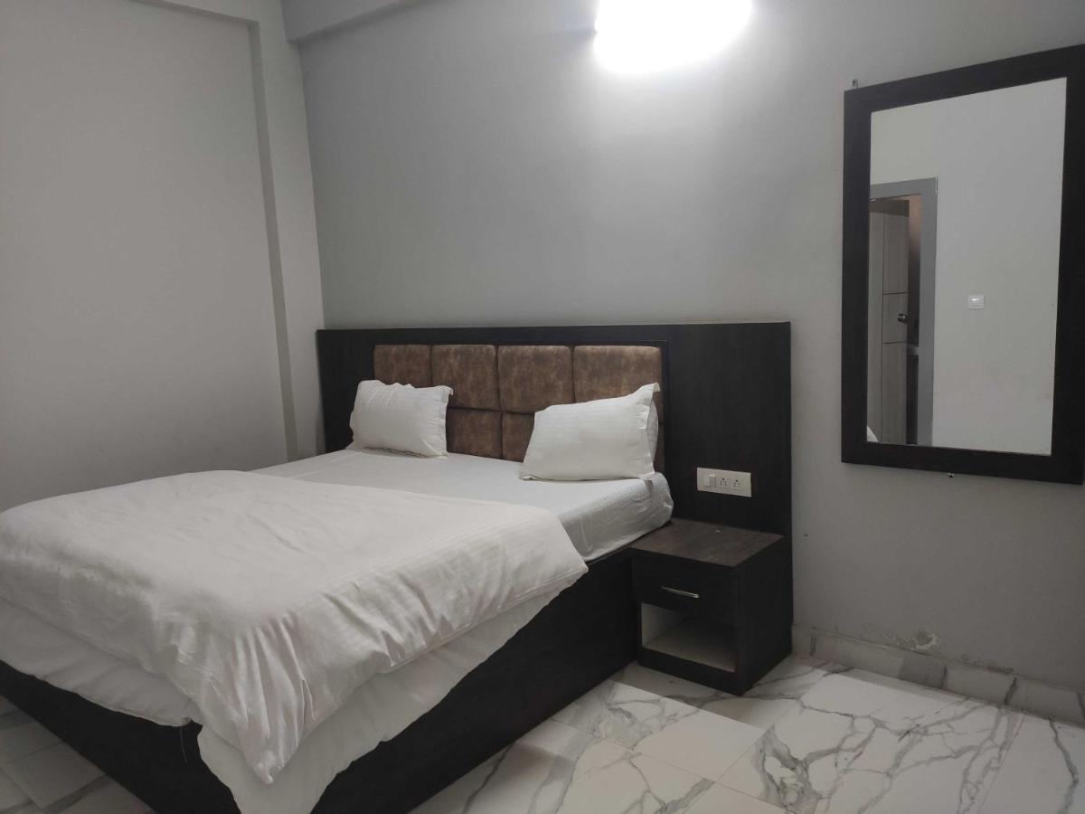 Oyo 92169 Apple Leaf Banquet & Hotel Alīgarh מראה חיצוני תמונה