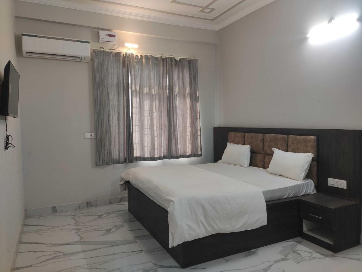 Oyo 92169 Apple Leaf Banquet & Hotel Alīgarh מראה חיצוני תמונה